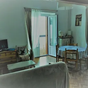 Le Pardeilhan Appt Chaleureux, Lumineux Avec Terrasse Et Parking En Coeur De Apartamento Bagnères-de-Luchon