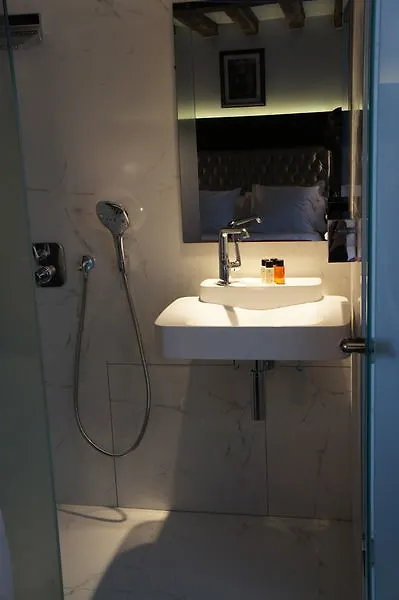 Tonic Hotel Saint Germain Des Pres Paris Frankrike